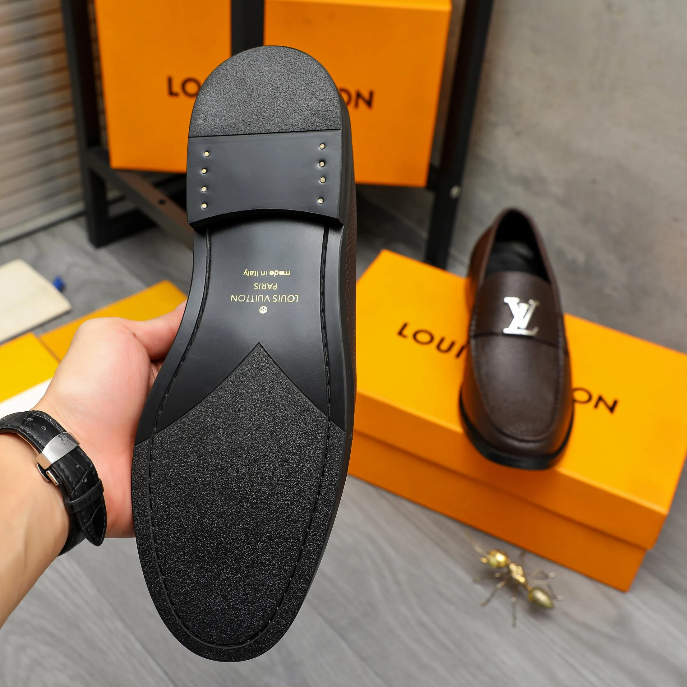 Men's shoes 💰442 Product trademark: LV "Louis Vuitton" business slip-on leather shoes Regular size: 38-46 (45.46 custom-made, non-returnable) Product materials: Selected pebbled cowhide upper, cowhide lining, original rubber outsole